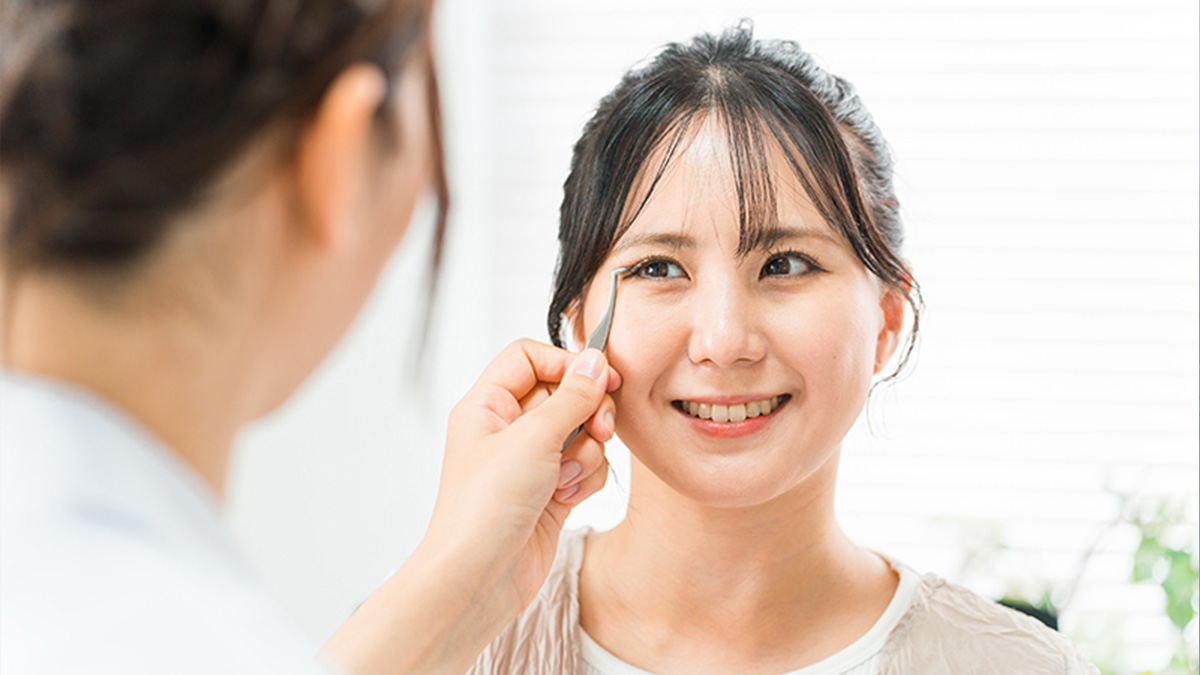 A woman consulting with a cataract specialist on intraocular lenses.
